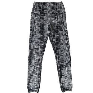 Feed Me Fight Me Women Leggings size M Stretchy Snake Skin Print Black & White